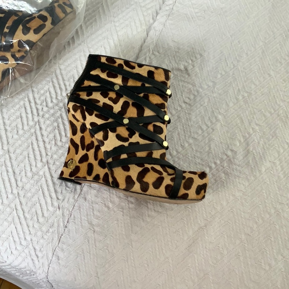 Leaped booties